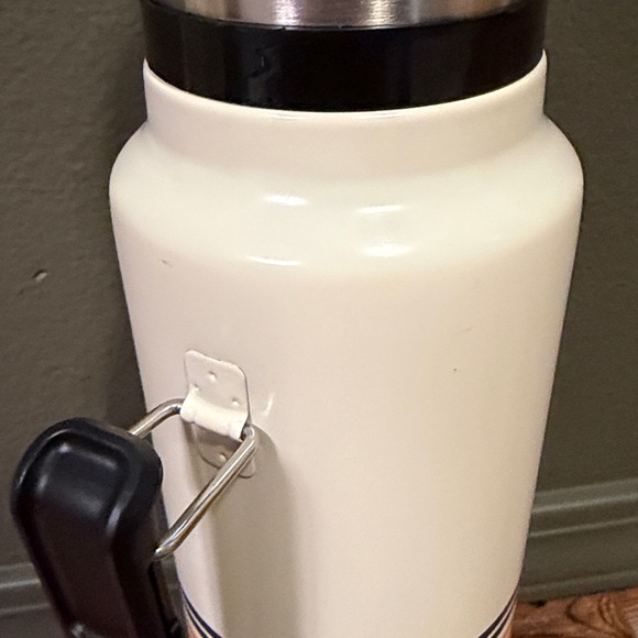 Stanley X Pendleton Cream/White Striped Vacuum Thermos with Handle 1.5 qt - Picture 10 of 10